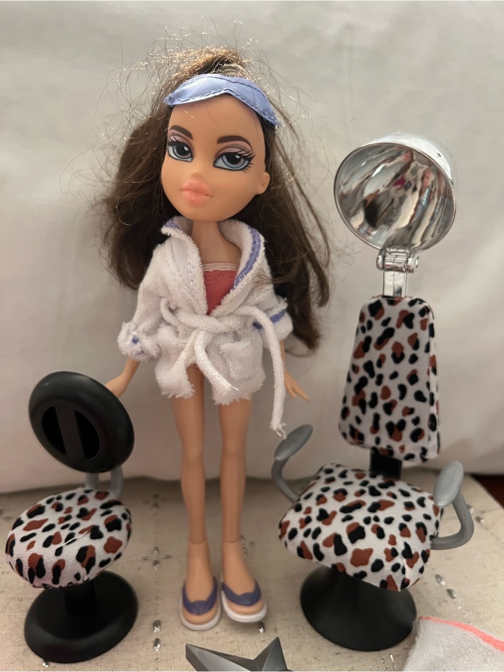 Bratz Dana Salon and Spa Doll and Accessories - Picture 2 of 15